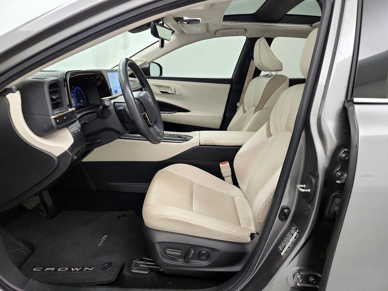 2023 Toyota Crown Limited - Photo 12