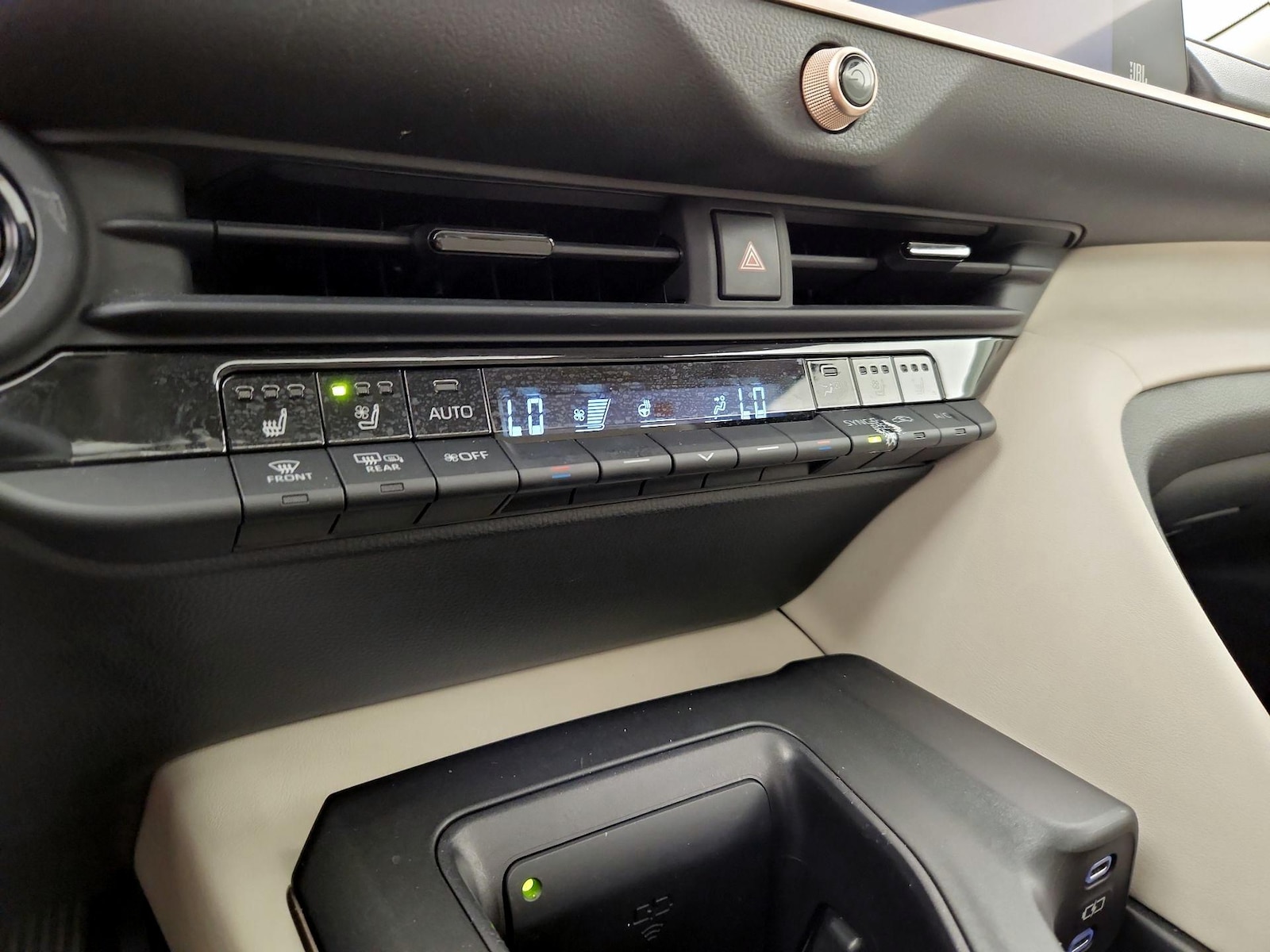 2023 Toyota Crown Limited - Photo 17