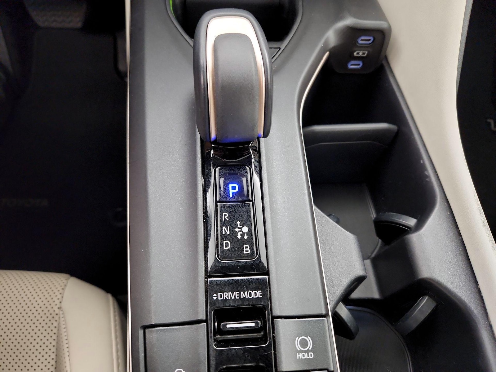 2023 Toyota Crown Limited - Photo 18