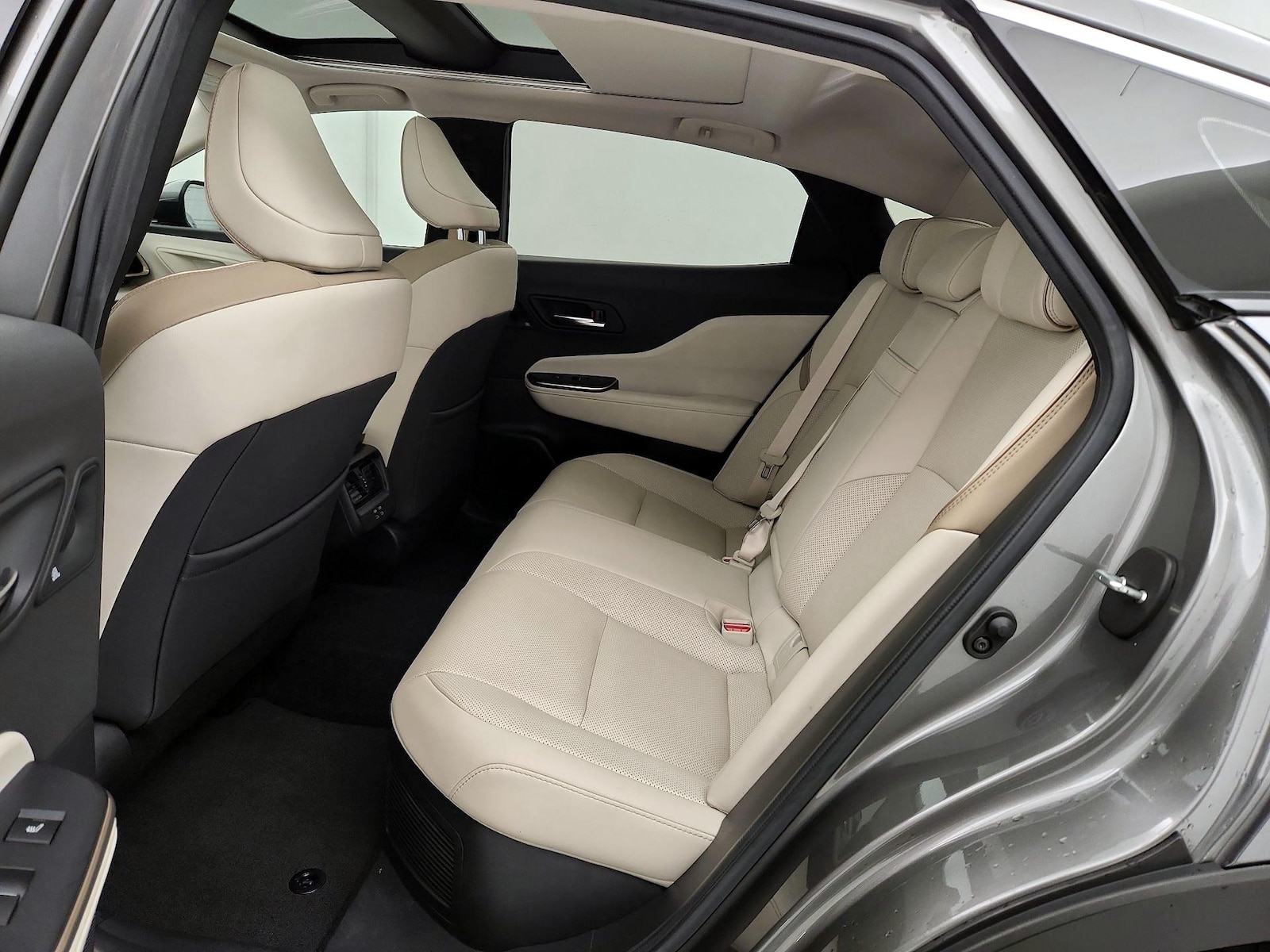 2023 Toyota Crown Limited - Photo 21