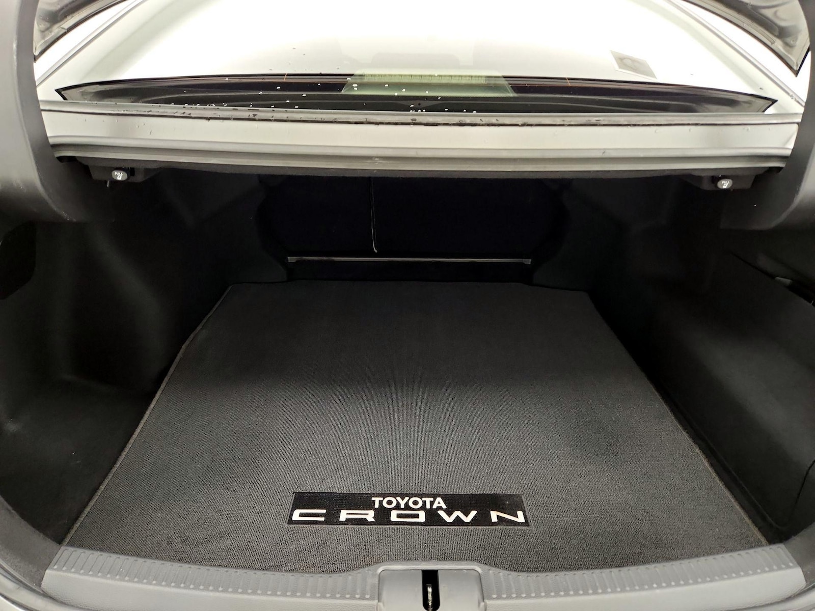 2023 Toyota Crown Limited - Photo 22