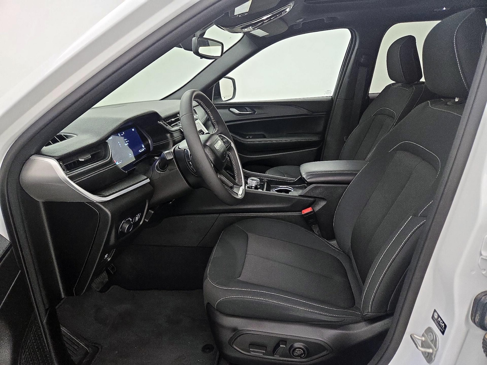 2024 Jeep Grand Cherokee Laredo - Photo 12