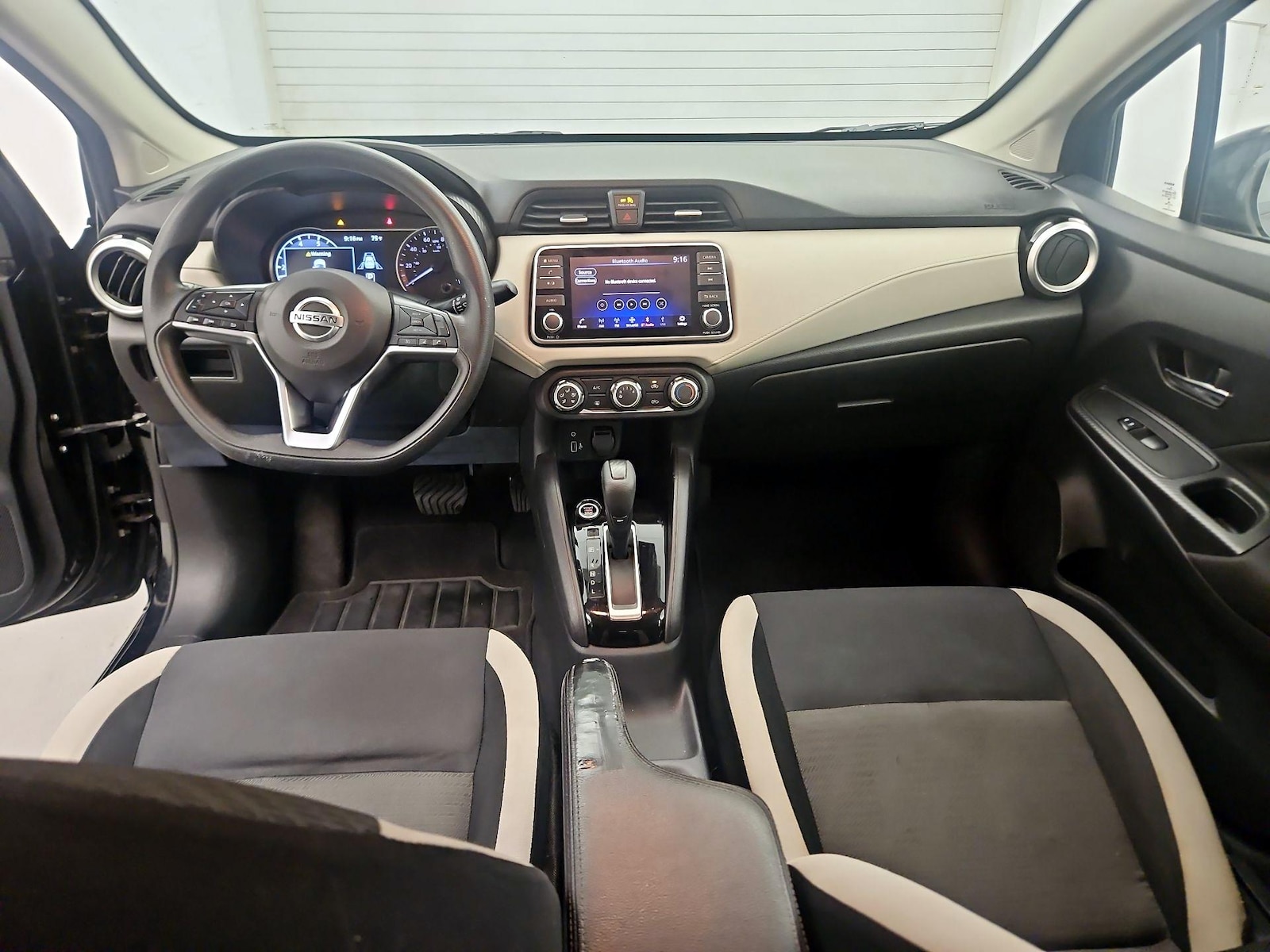 2022 Nissan Versa Sedan SV - Photo 10