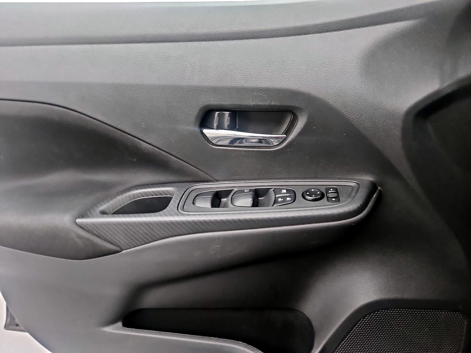 2022 Nissan Versa Sedan SV - Photo 13