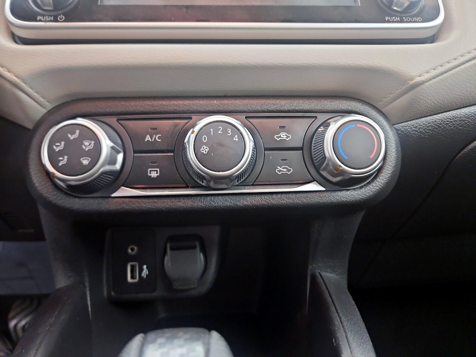 2022 Nissan Versa Sedan SV - Photo 17