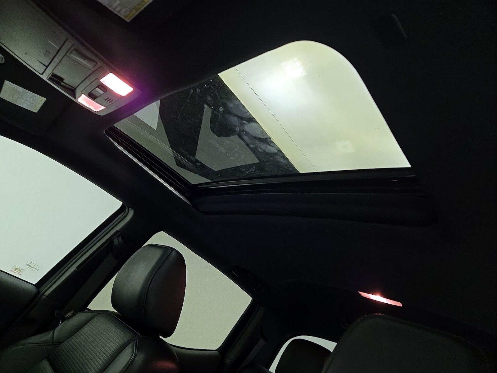 Sunroof(s) & Overhead Airbags