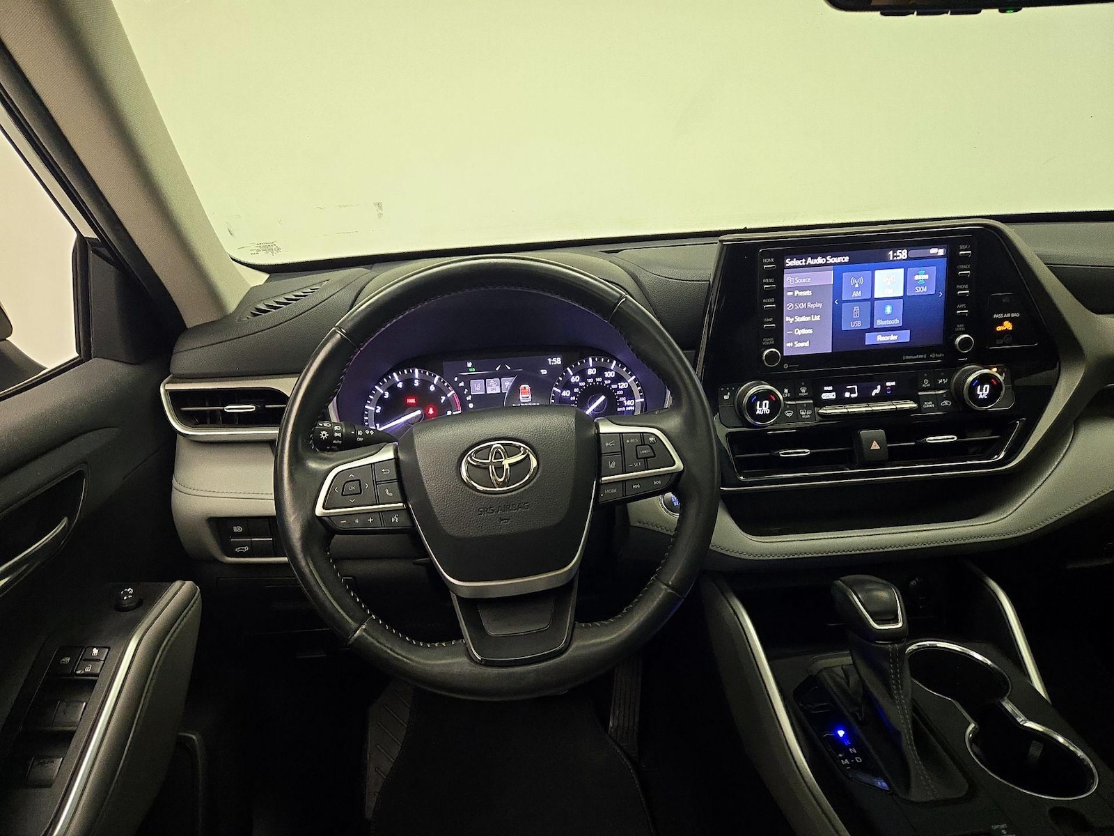2022 Toyota Highlander XLE - Photo 11
