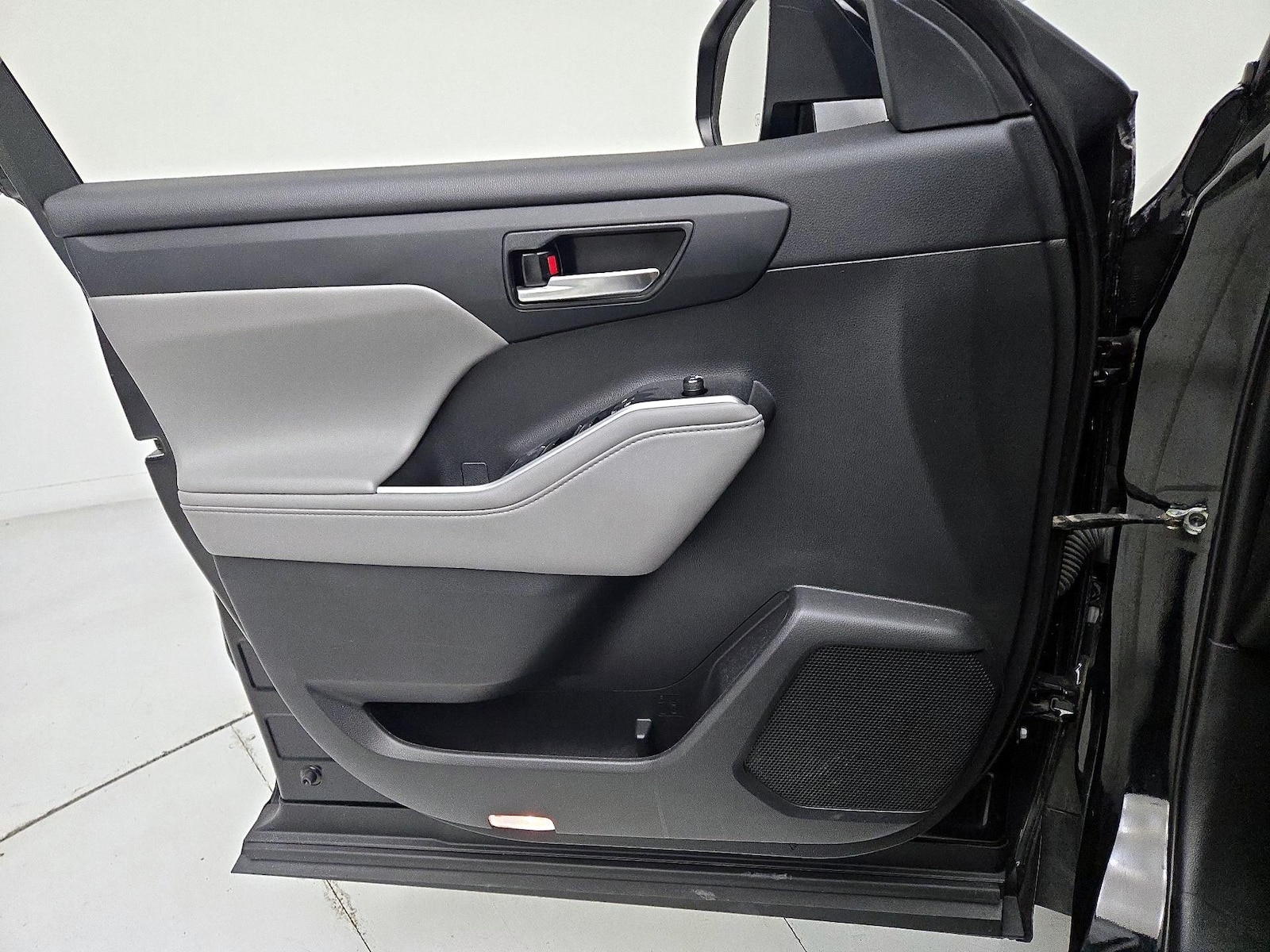 2022 Toyota Highlander XLE - Photo 13