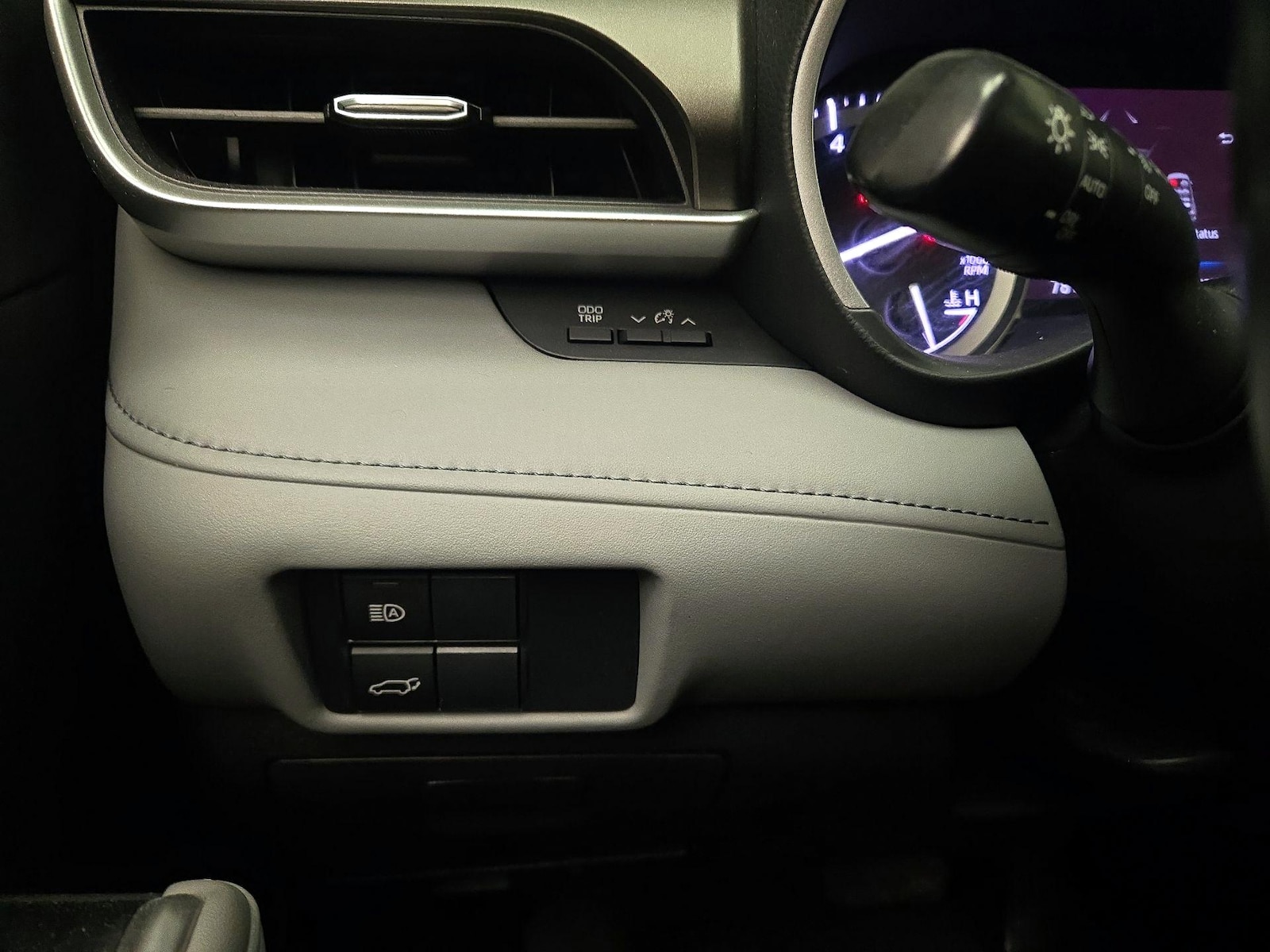 2022 Toyota Highlander XLE - Photo 14