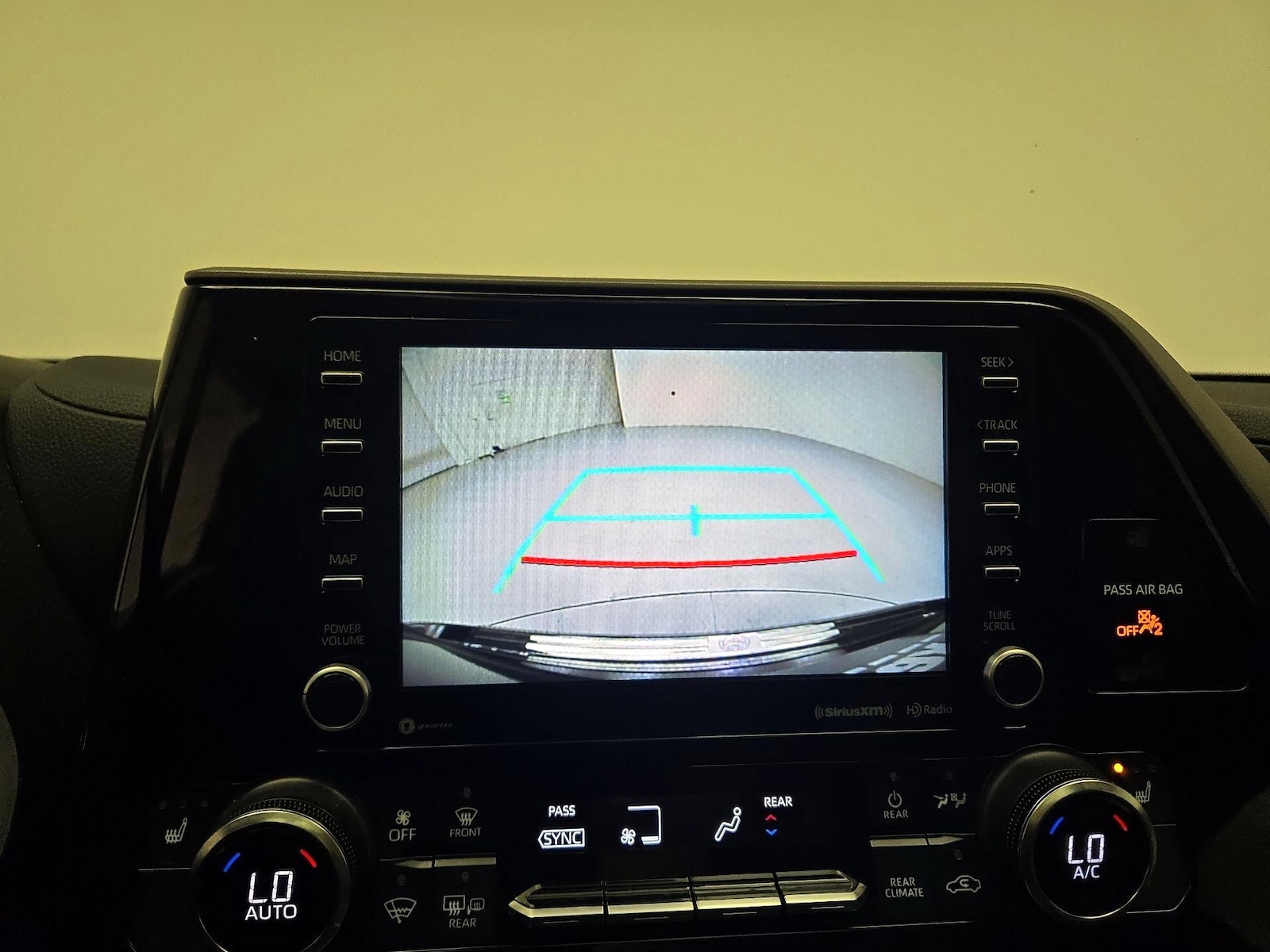 2022 Toyota Highlander XLE - Photo 15