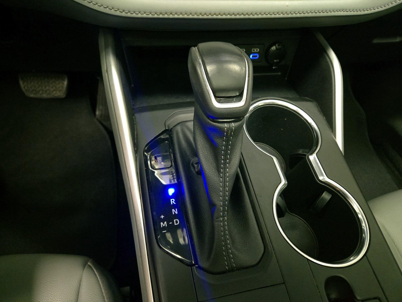 2022 Toyota Highlander XLE - Photo 18