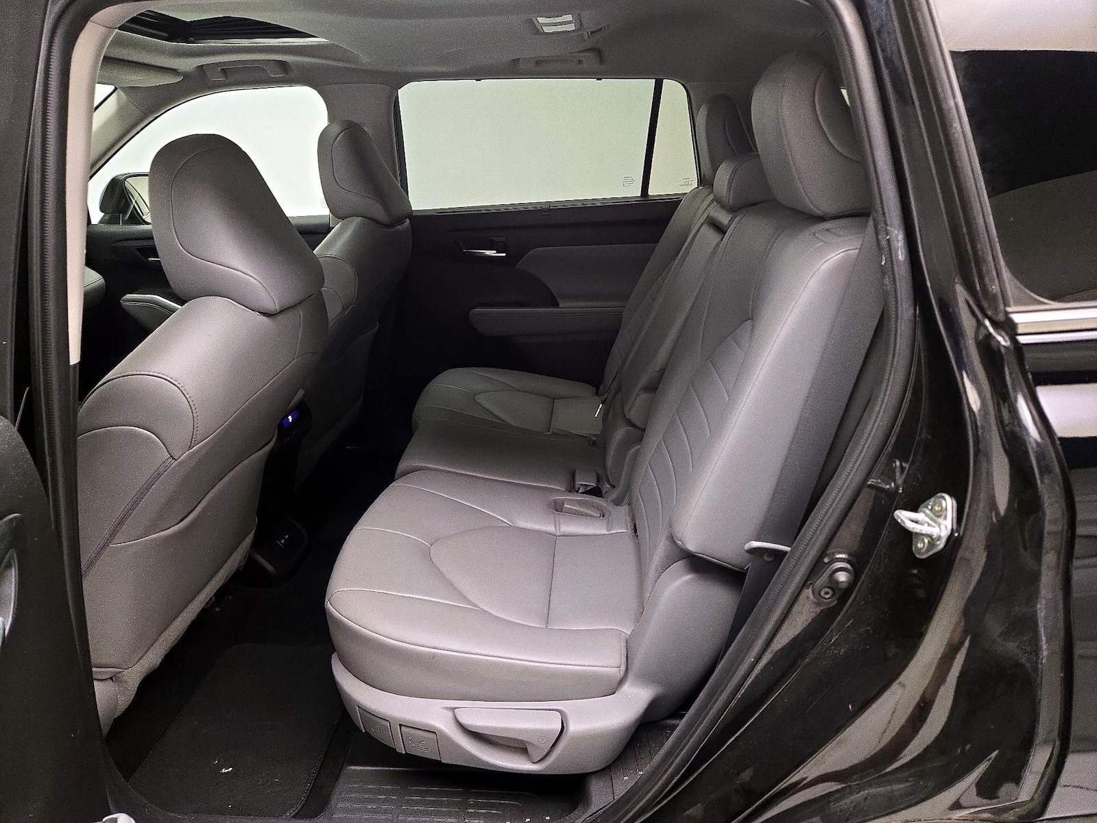 2022 Toyota Highlander XLE - Photo 21