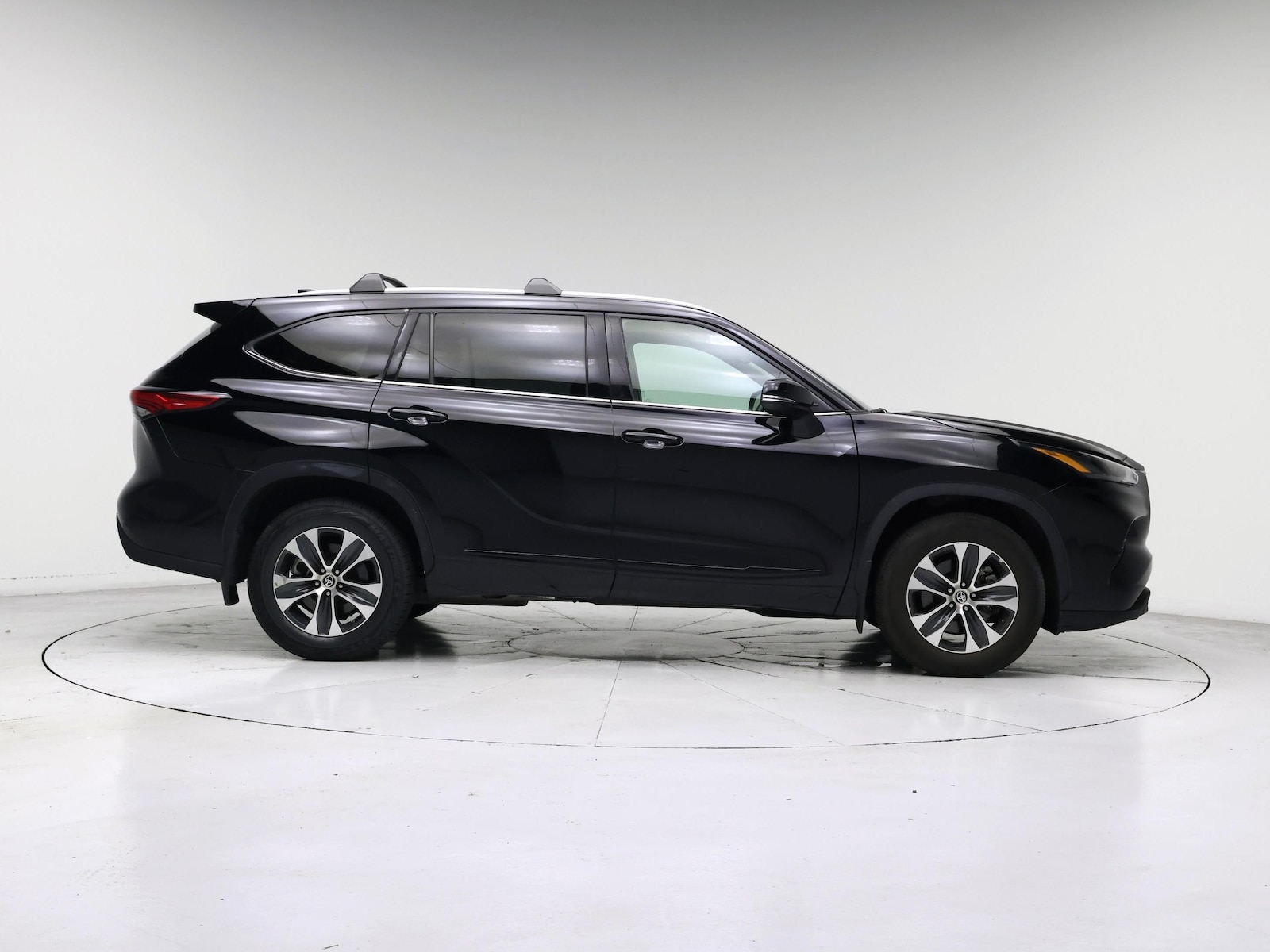 2022 Toyota Highlander XLE - Photo 8