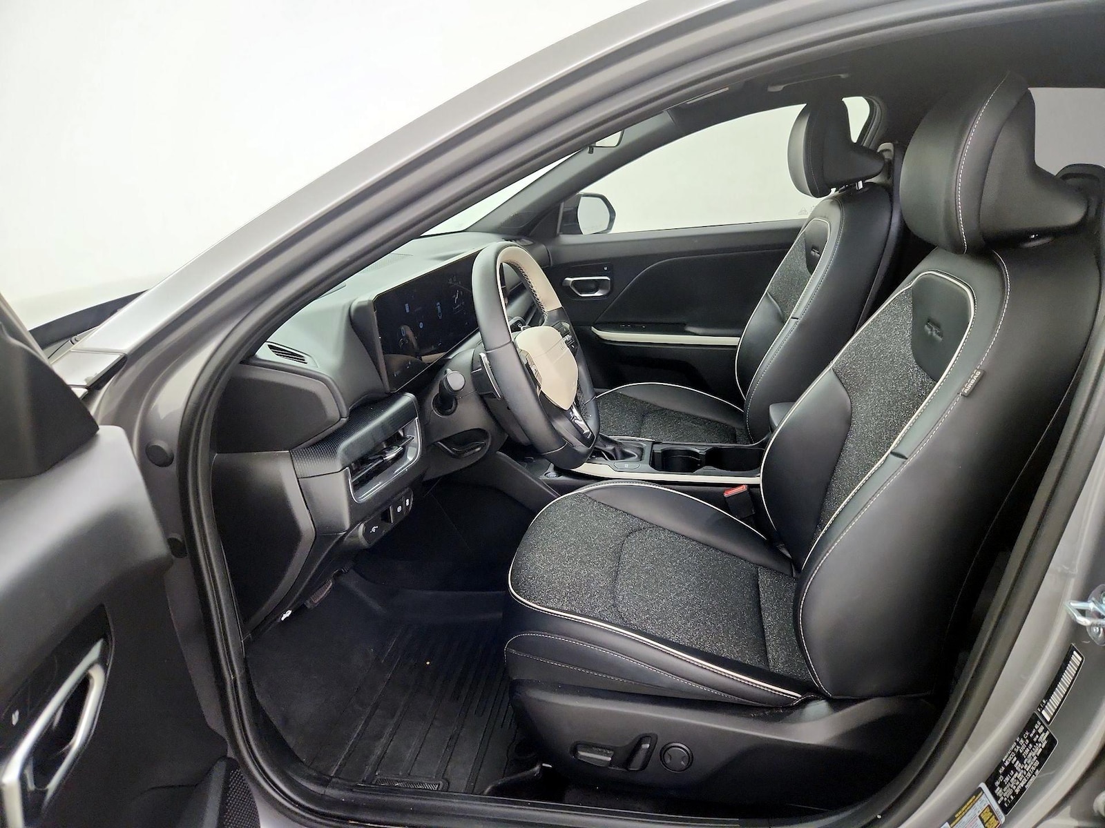 2025 Kia K4 GT-Line - Photo 12