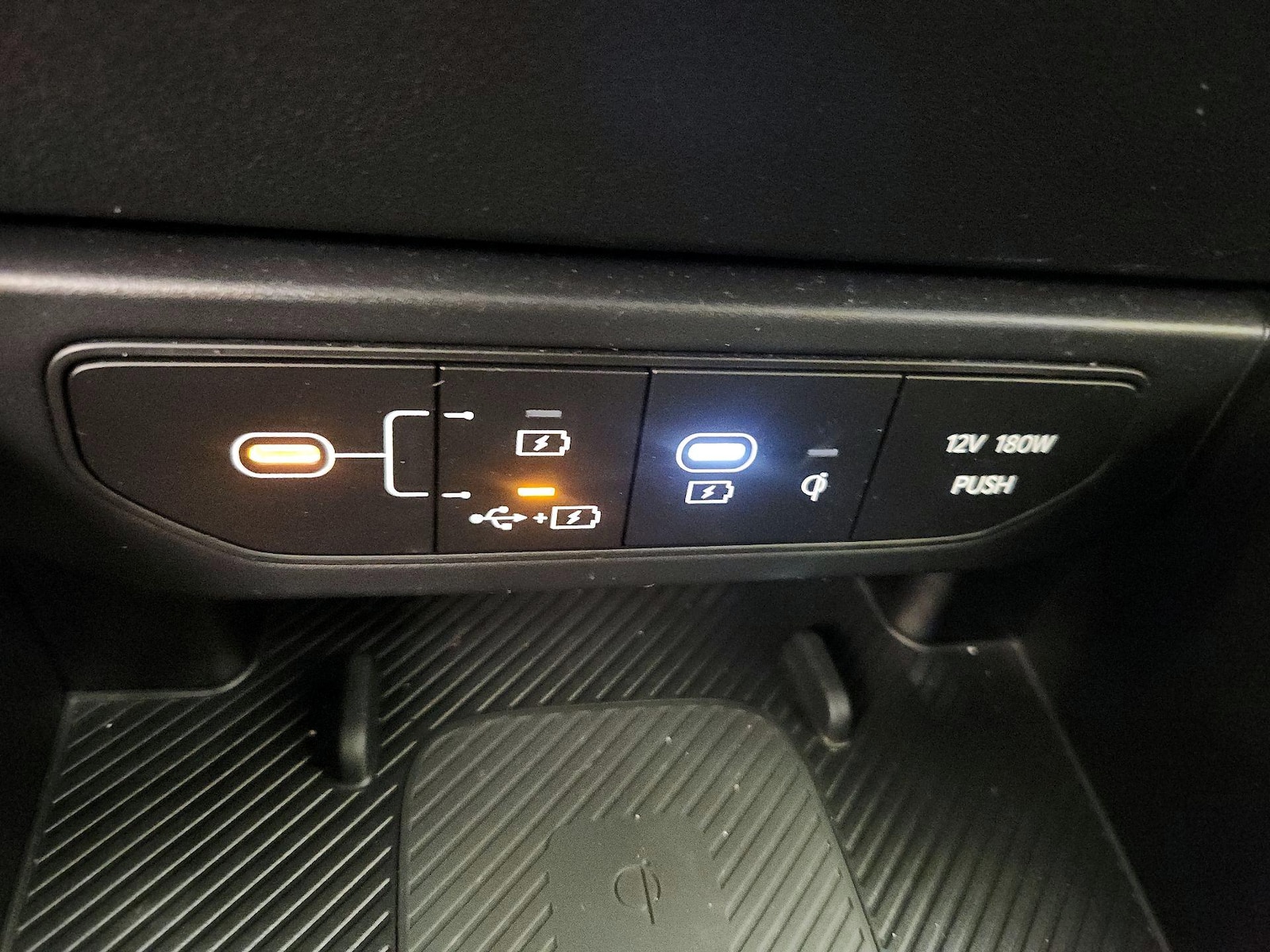 2025 Kia K4 GT-Line - Photo 20