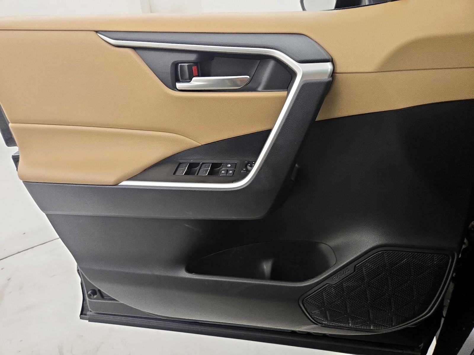 2025 Toyota RAV4 XLE Premium - Photo 13
