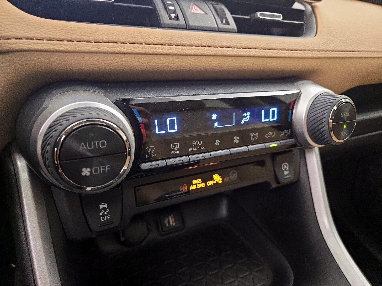 2025 Toyota RAV4 XLE Premium - Photo 18