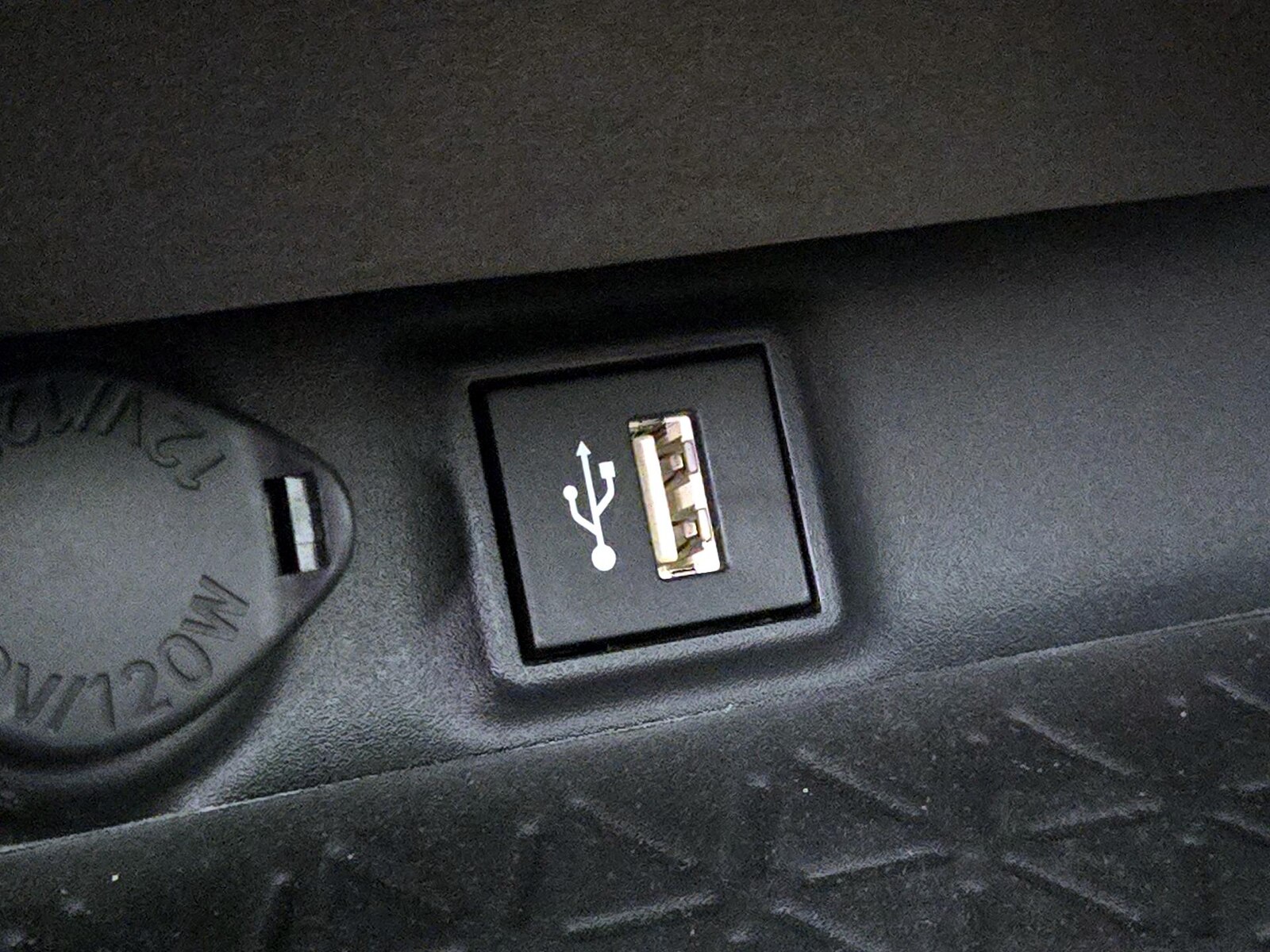 2025 Toyota RAV4 XLE Premium - Photo 20