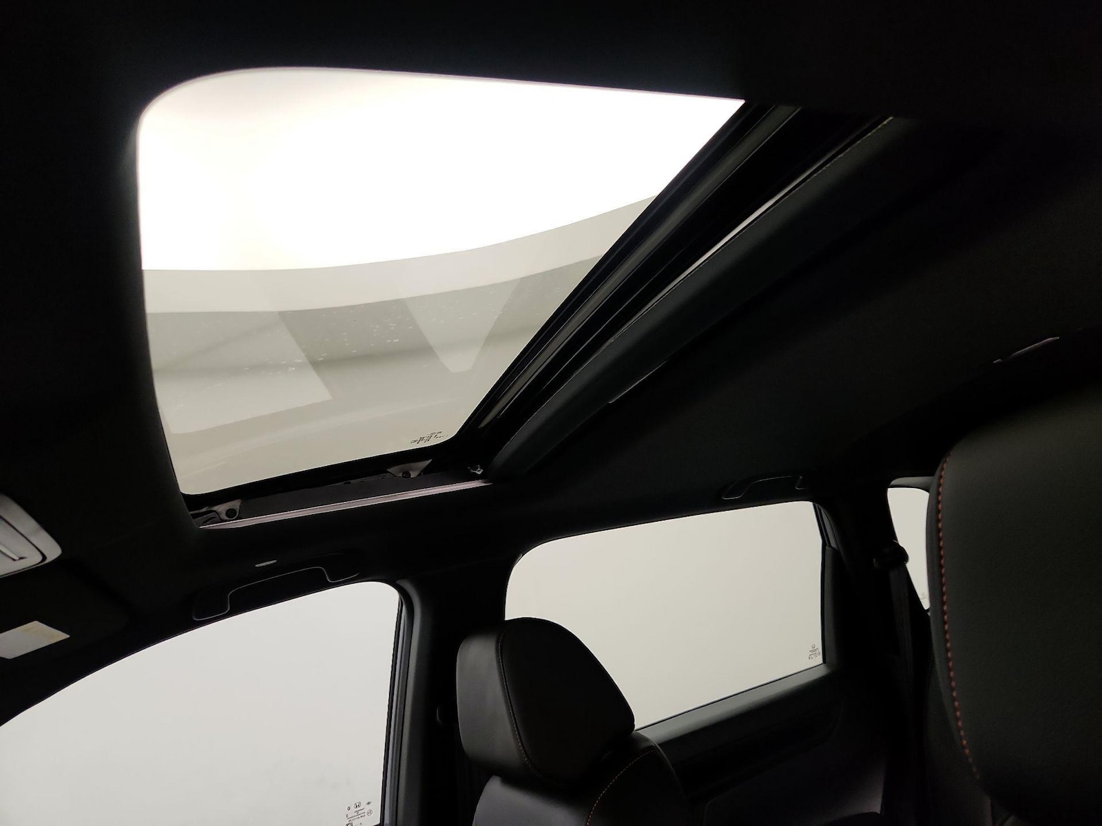 Sunroof(s) & Overhead Airbags