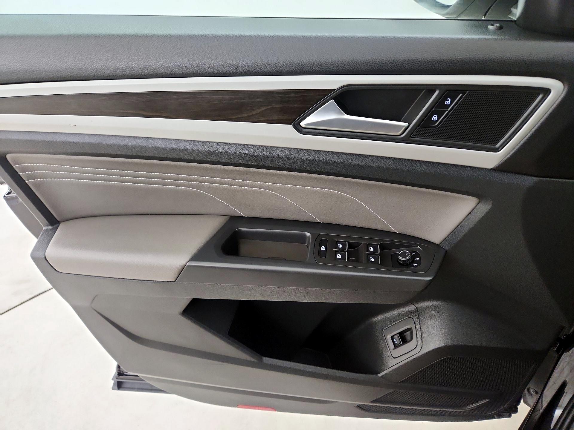 Thumbnail: 2023 Volkswagen Atlas - 12