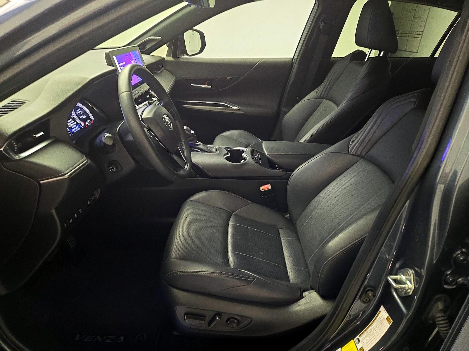 2023 Toyota Venza Limited - Photo 10