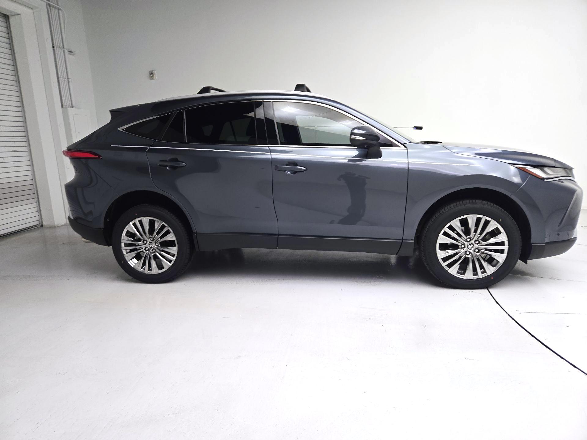 Thumbnail: 2023 Toyota Venza - 4