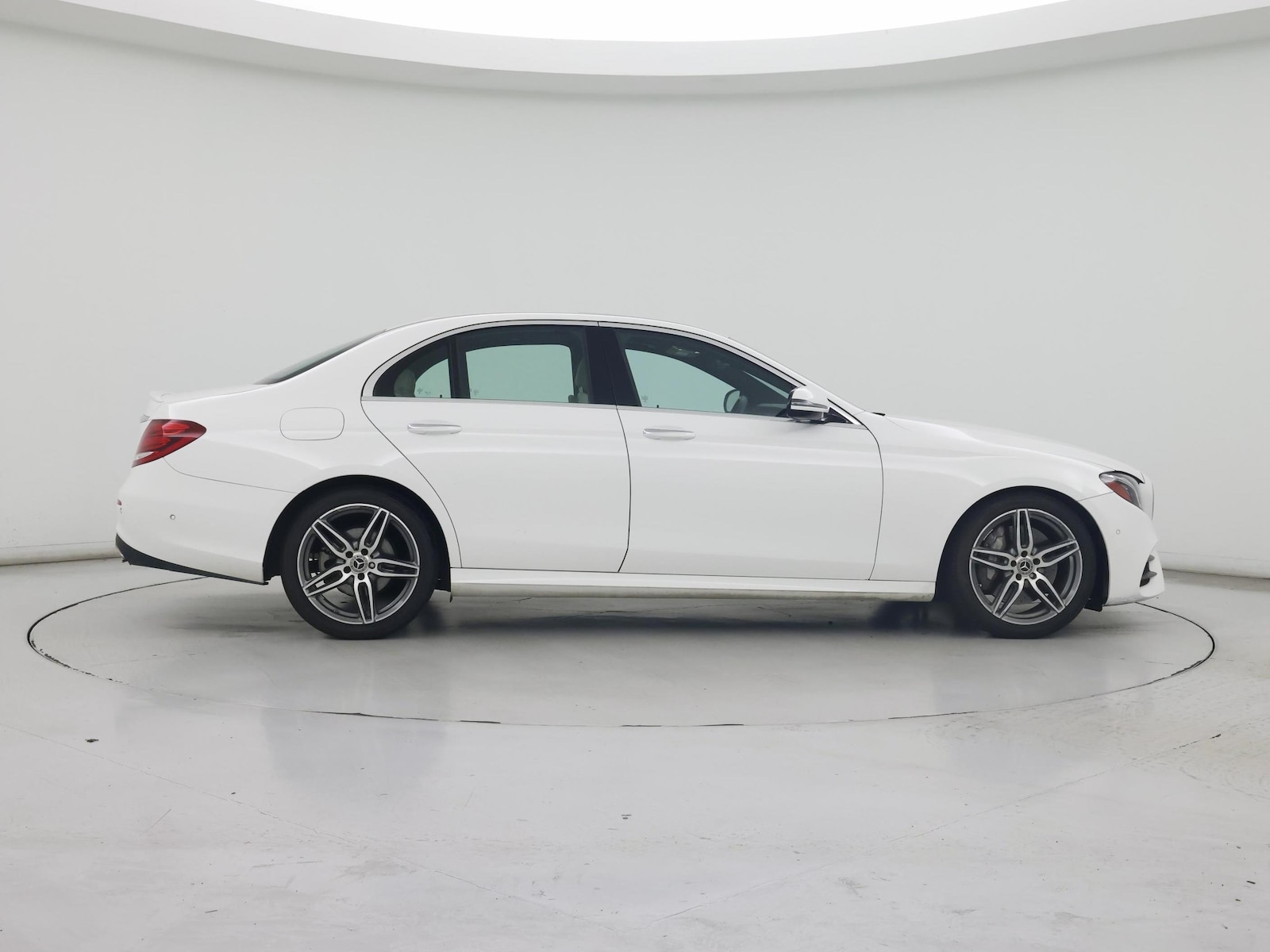 2018 Mercedes-Benz E-Class E300 - Photo 8