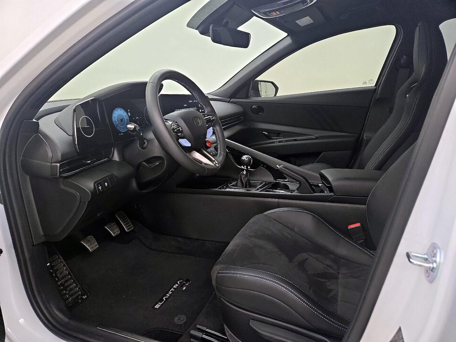 2025 Hyundai Elantra N - Photo 12