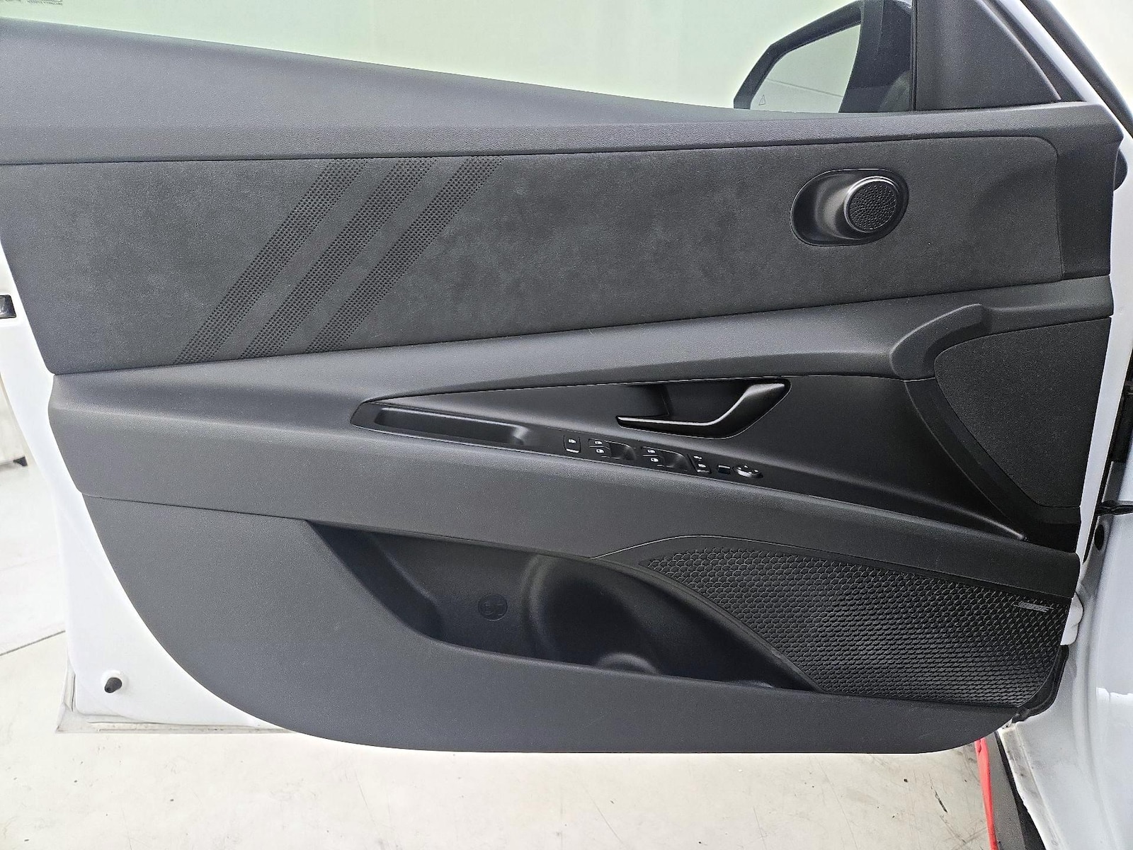 2025 Hyundai Elantra N - Photo 13