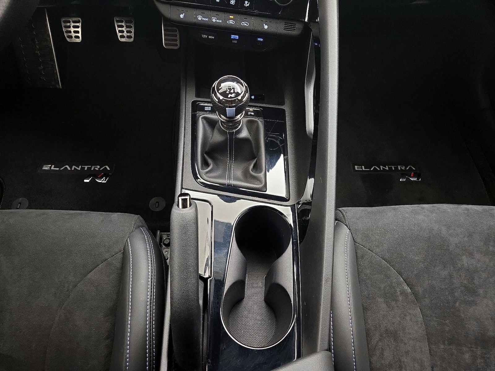 2025 Hyundai Elantra N - Photo 19