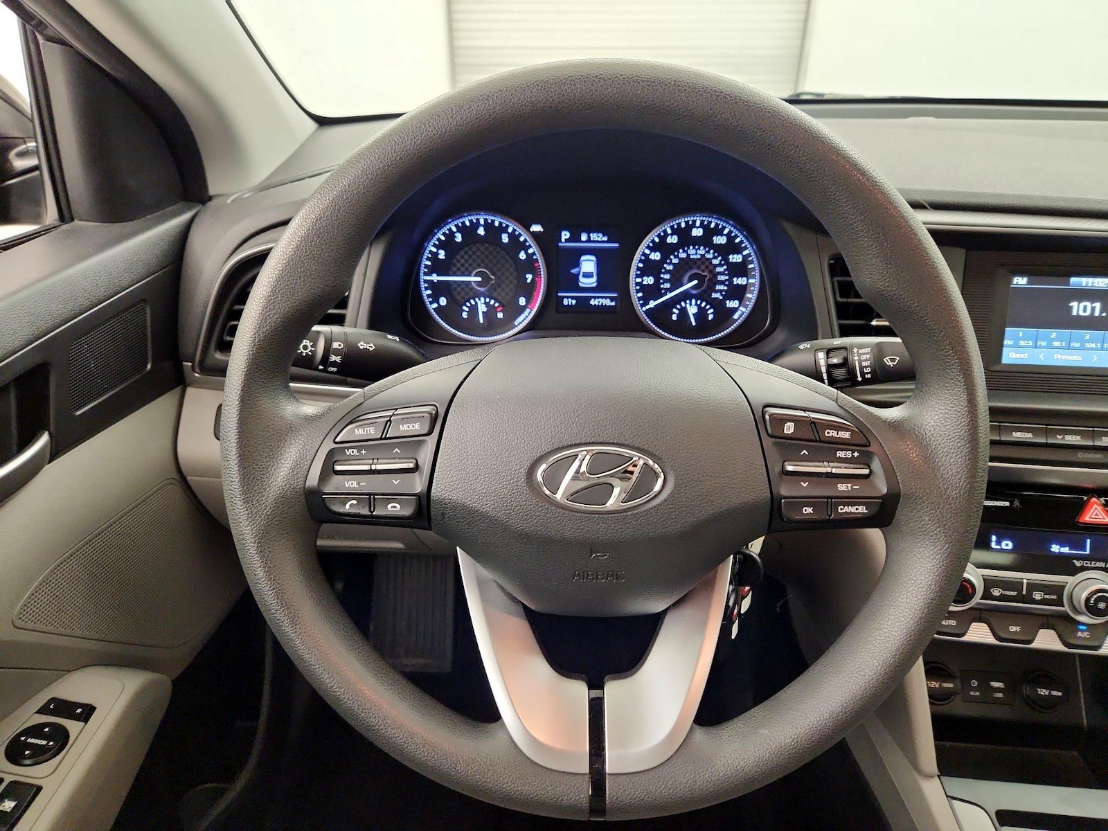 2020 Hyundai Elantra SE - Photo 11