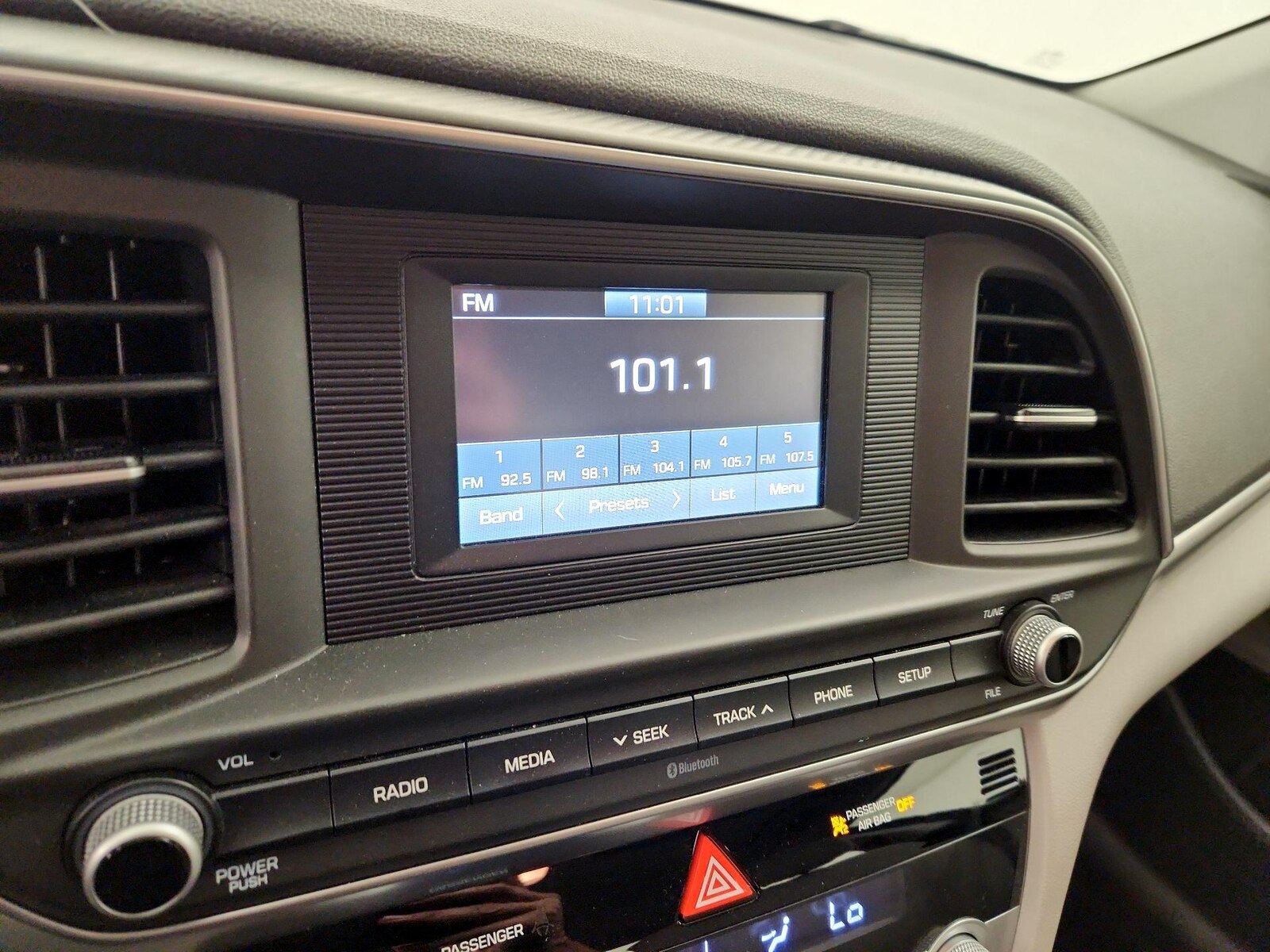 2020 Hyundai Elantra SE - Photo 16