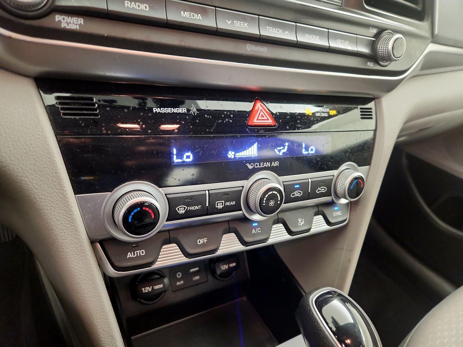 2020 Hyundai Elantra SE - Photo 17