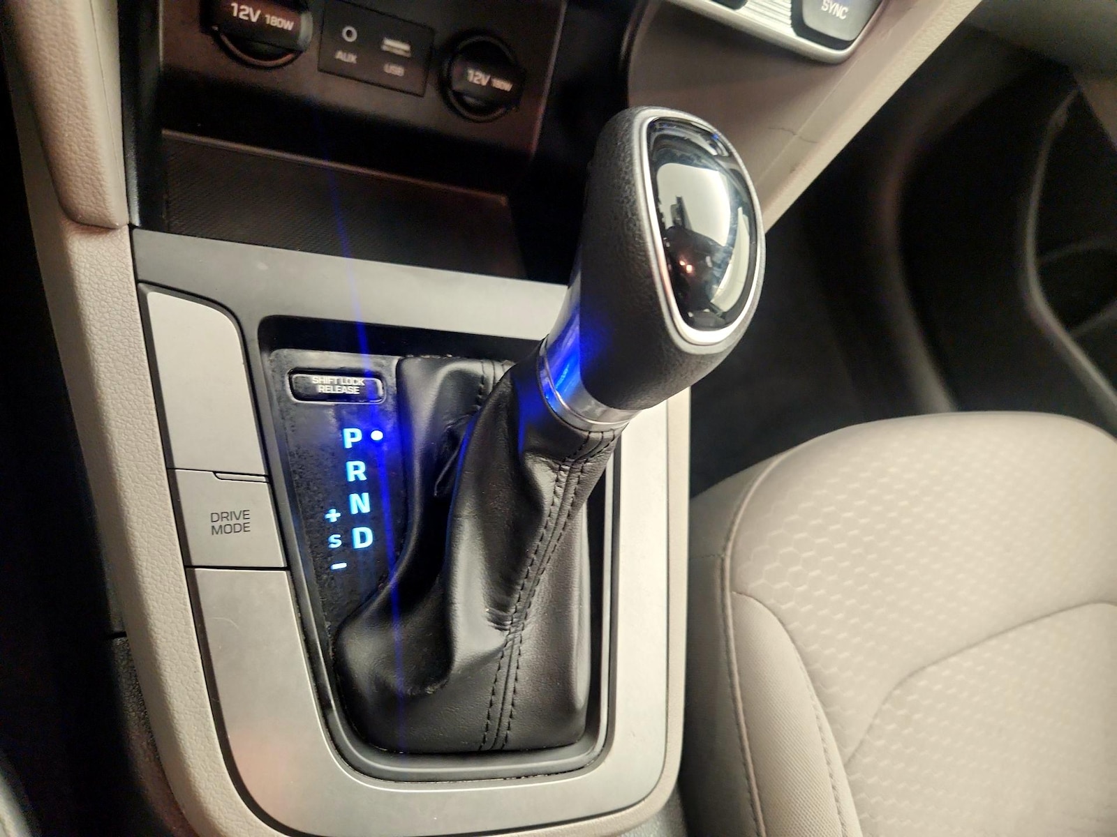 2020 Hyundai Elantra SE - Photo 18