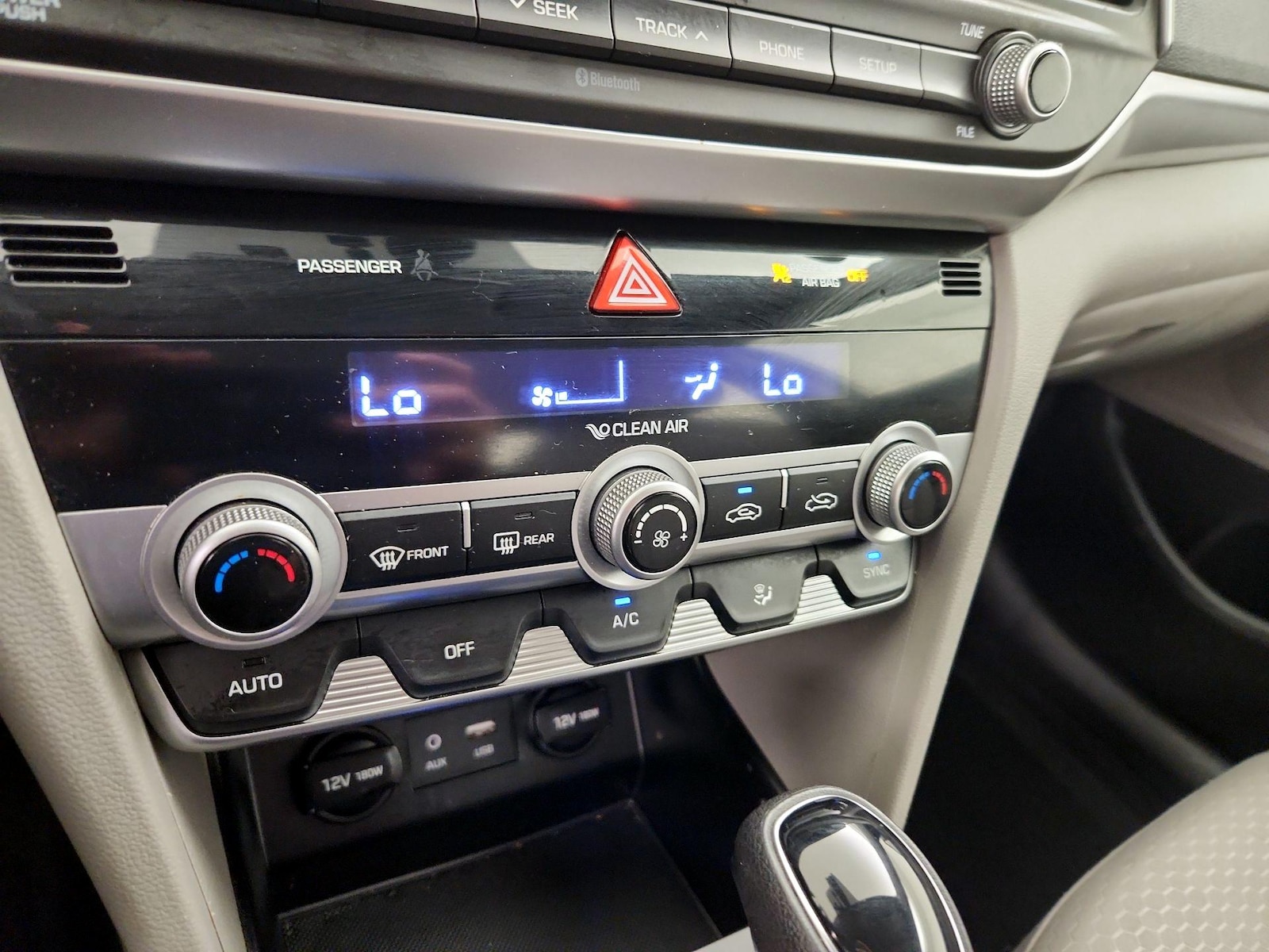 2020 Hyundai Elantra SE - Photo 17