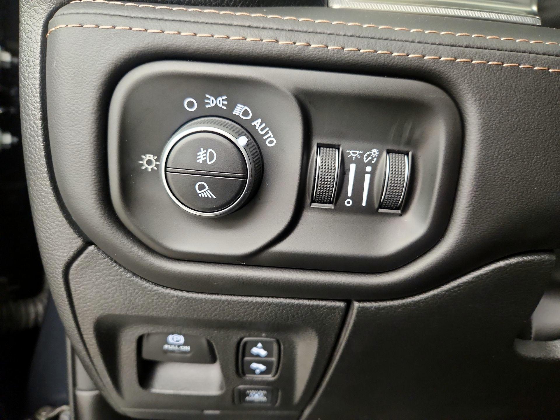 Thumbnail: 2026 RAM 1500 - 13