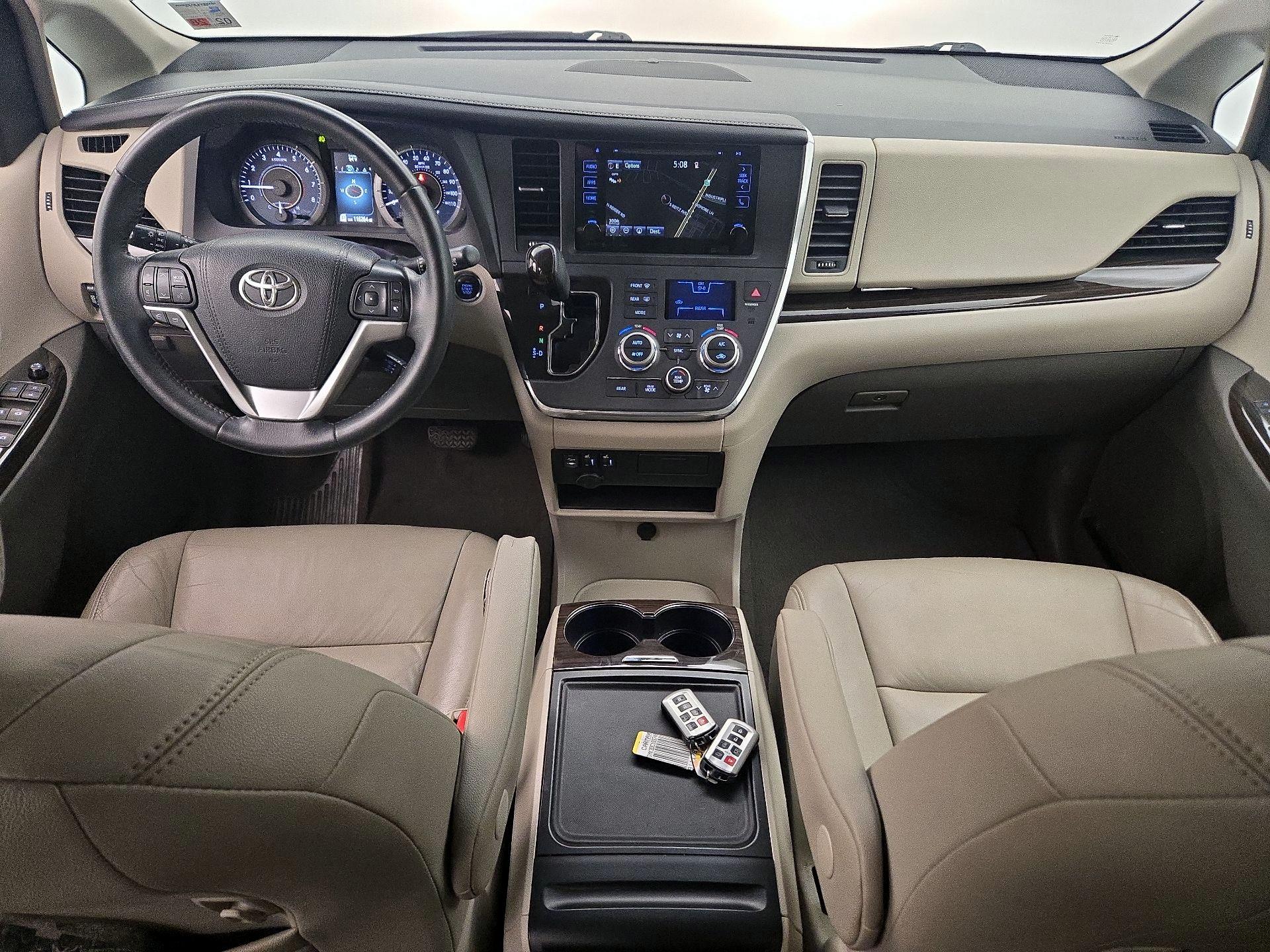 Thumbnail: 2016 Toyota Sienna - 9