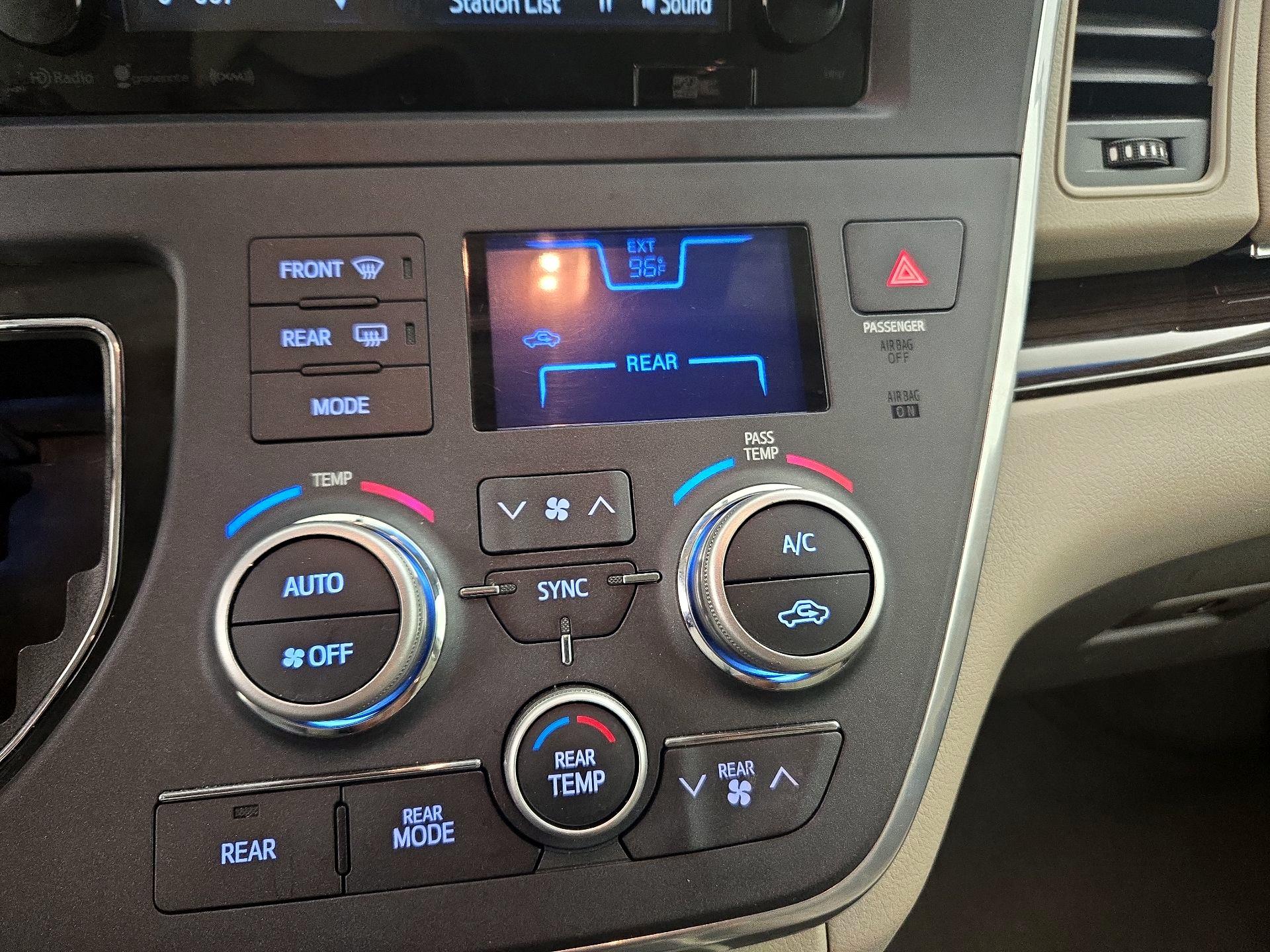 Thumbnail: 2016 Toyota Sienna - 17