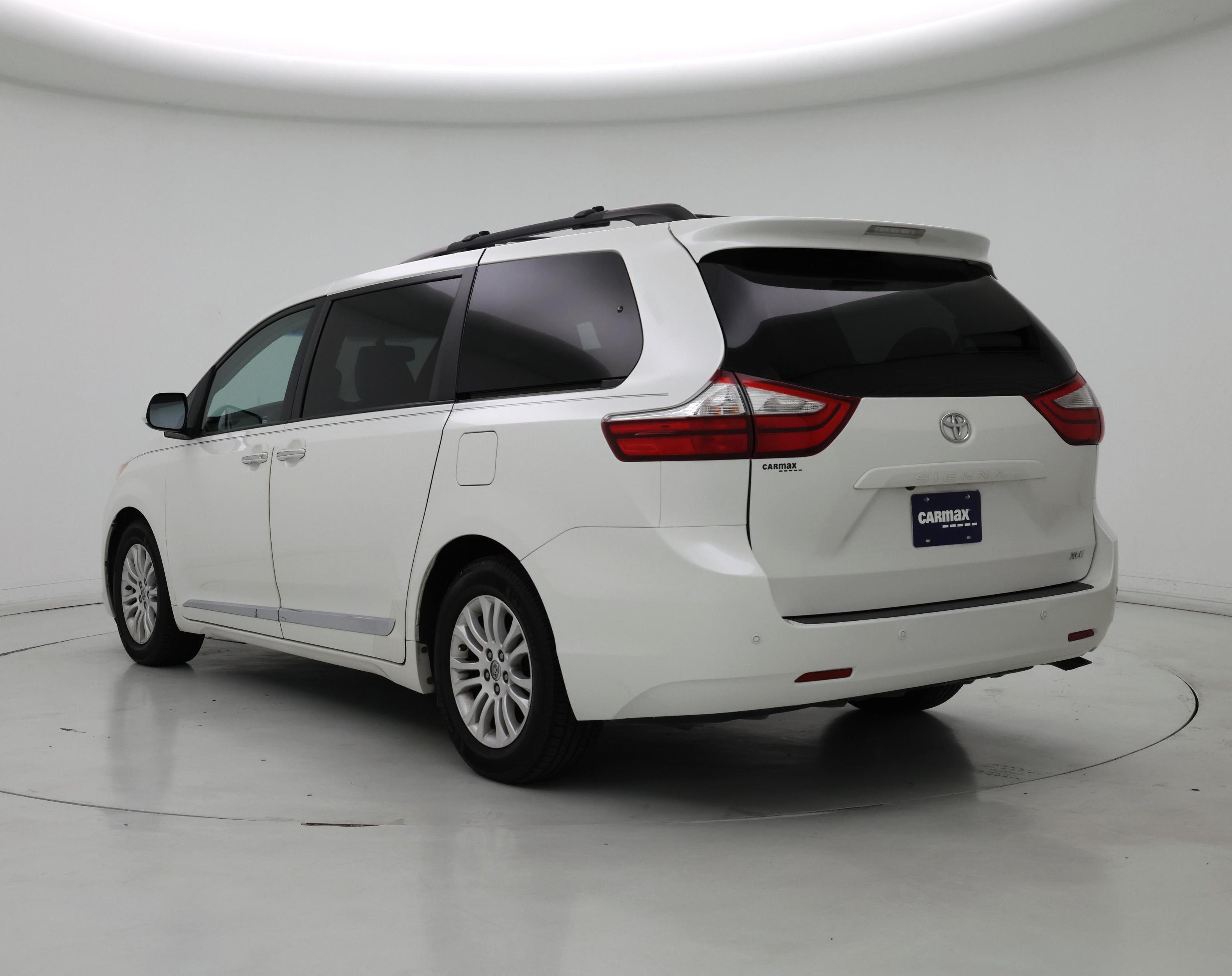 Thumbnail: 2016 Toyota Sienna - 2
