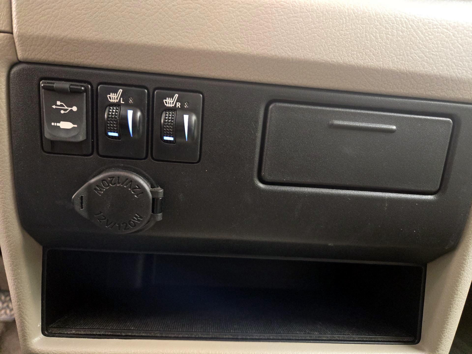 Thumbnail: 2016 Toyota Sienna - 19