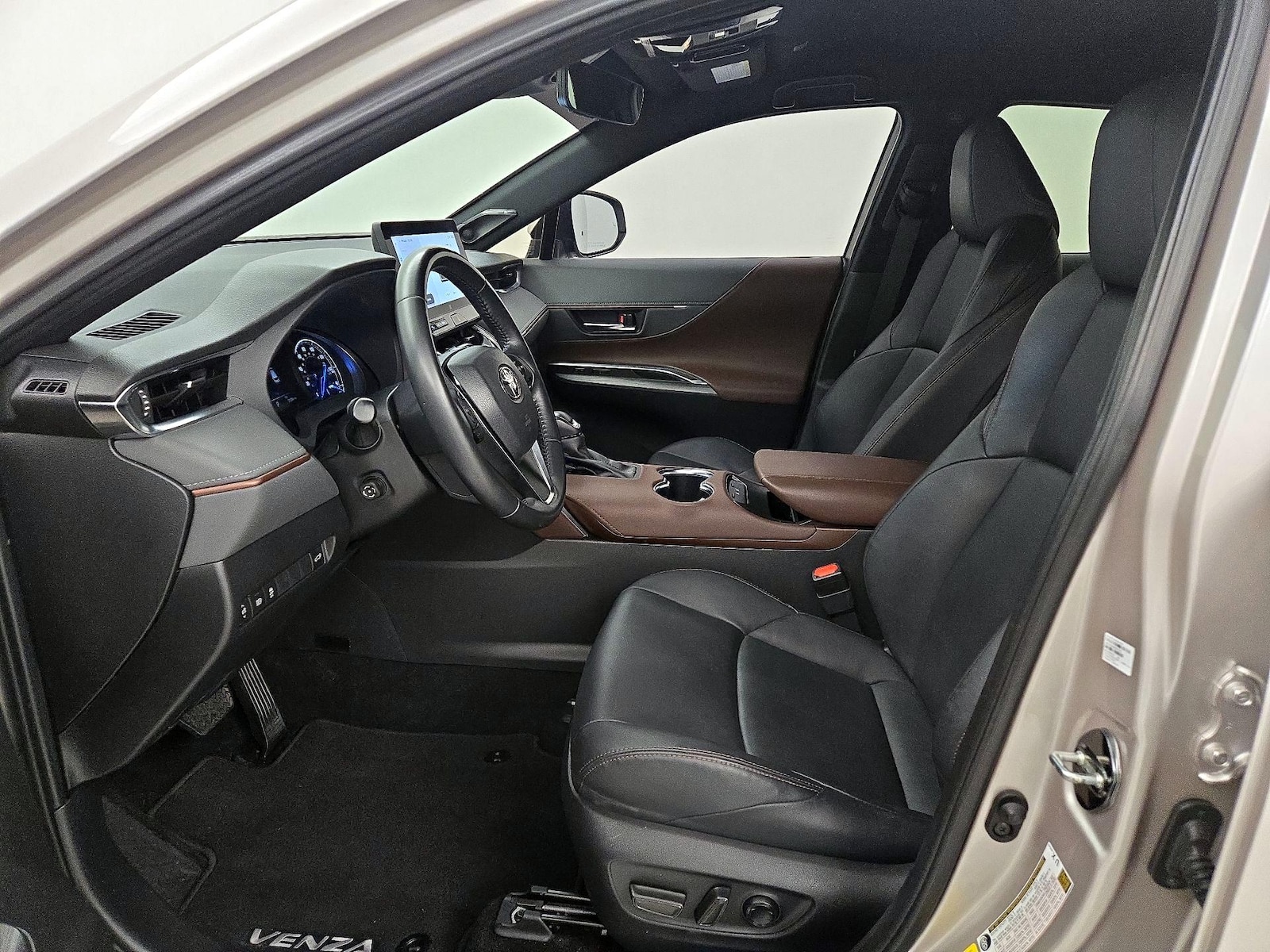 2023 Toyota Venza XLE - Photo 12