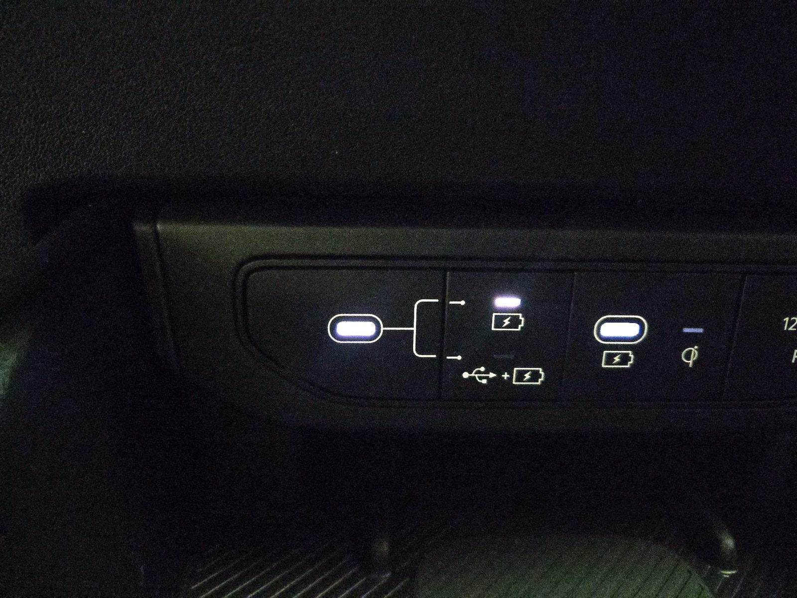 2025 Kia K4 GT-Line - Photo 18