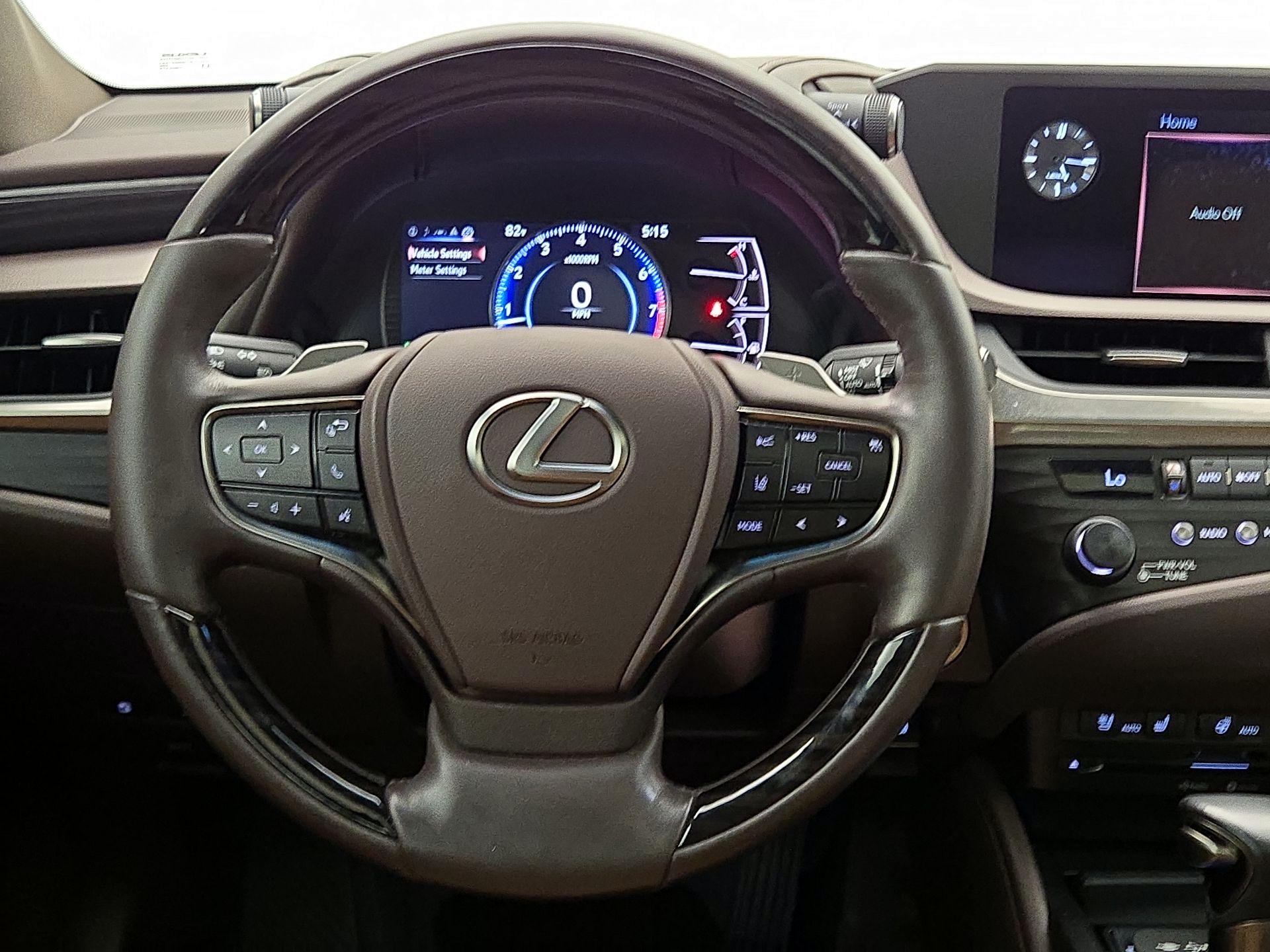 Thumbnail: 2020 Lexus ES - 10