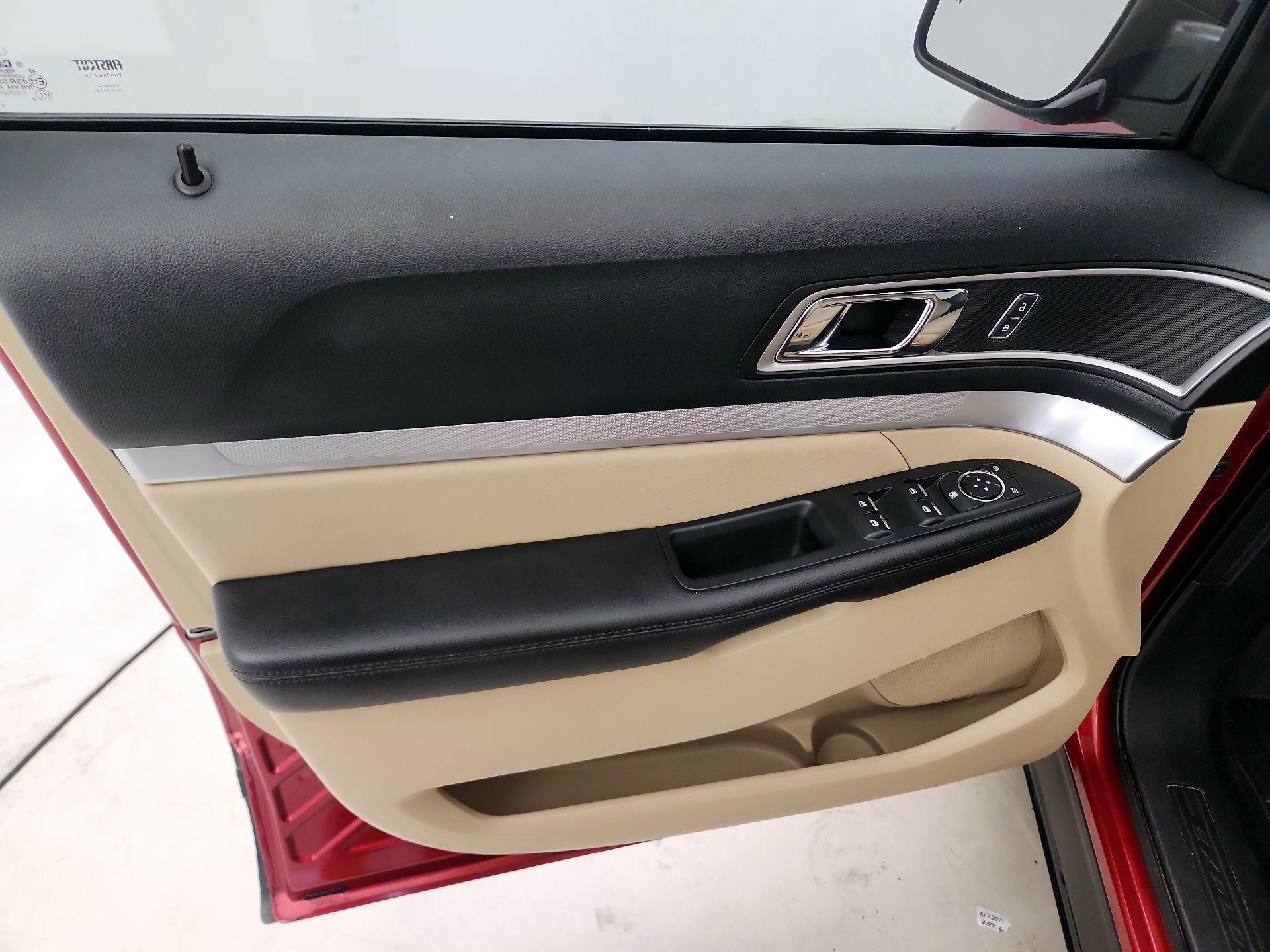 Thumbnail: 2016 Ford Explorer - 12