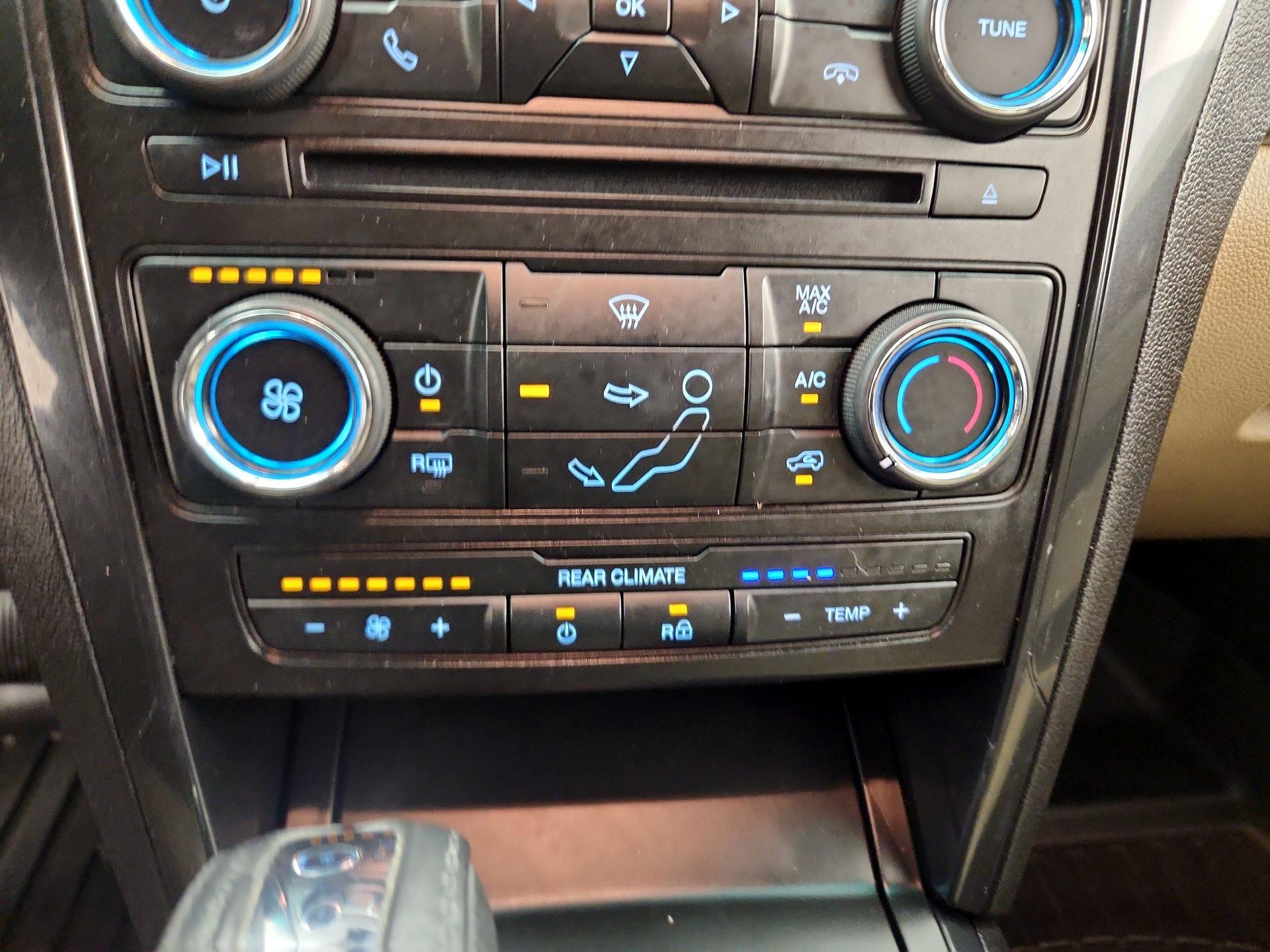 Thumbnail: 2016 Ford Explorer - 16