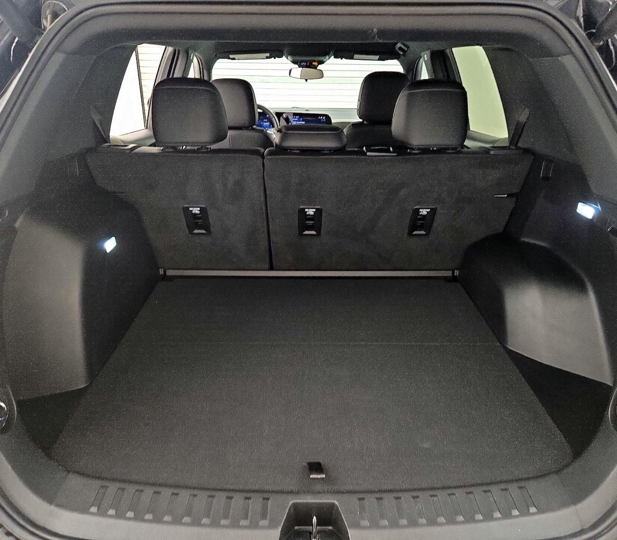 Trunk/Cargo (Seats Up)