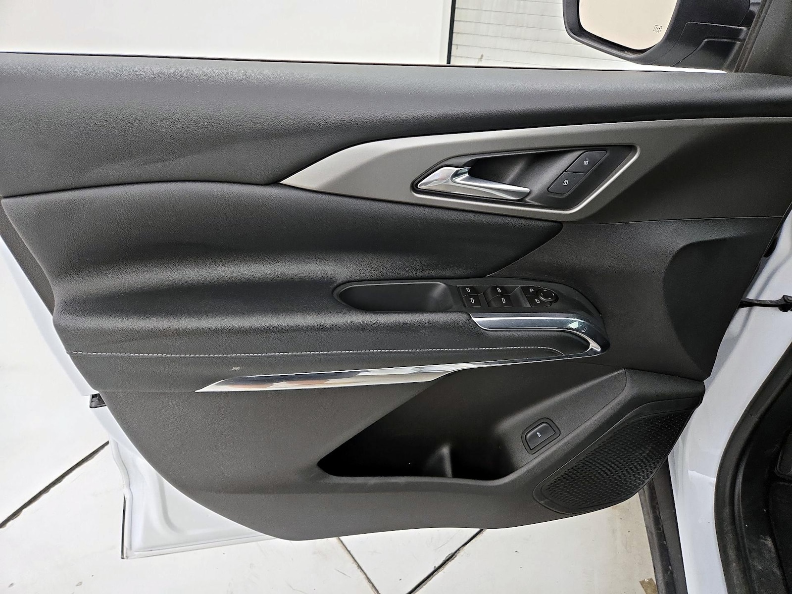 2025 Chevrolet Traverse LT - Photo 13