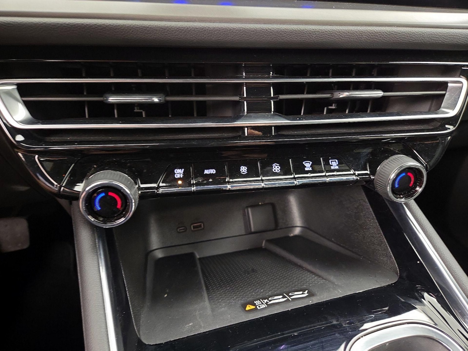 2025 Chevrolet Traverse LT - Photo 18