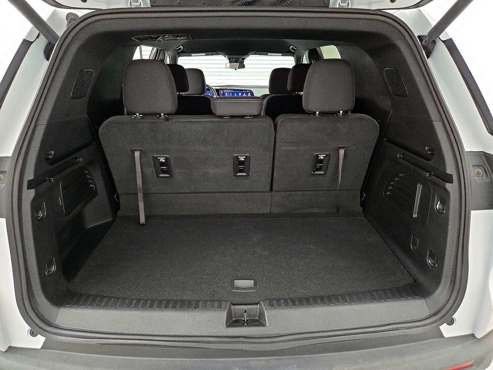 2025 Chevrolet Traverse LT - Photo 23