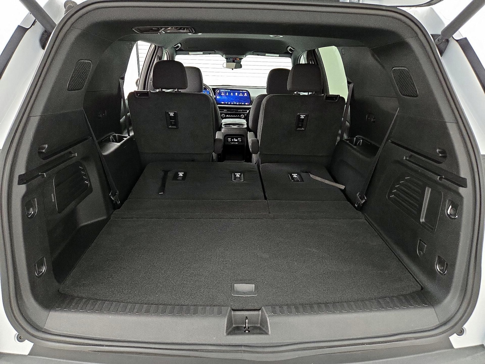 2025 Chevrolet Traverse LT - Photo 24